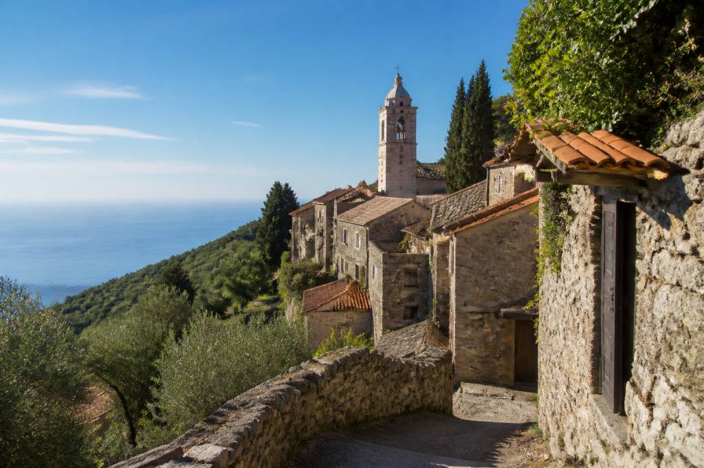 Borghi Segreti della Liguria: 7 Gioielli Nascosti tra Mare e Collina